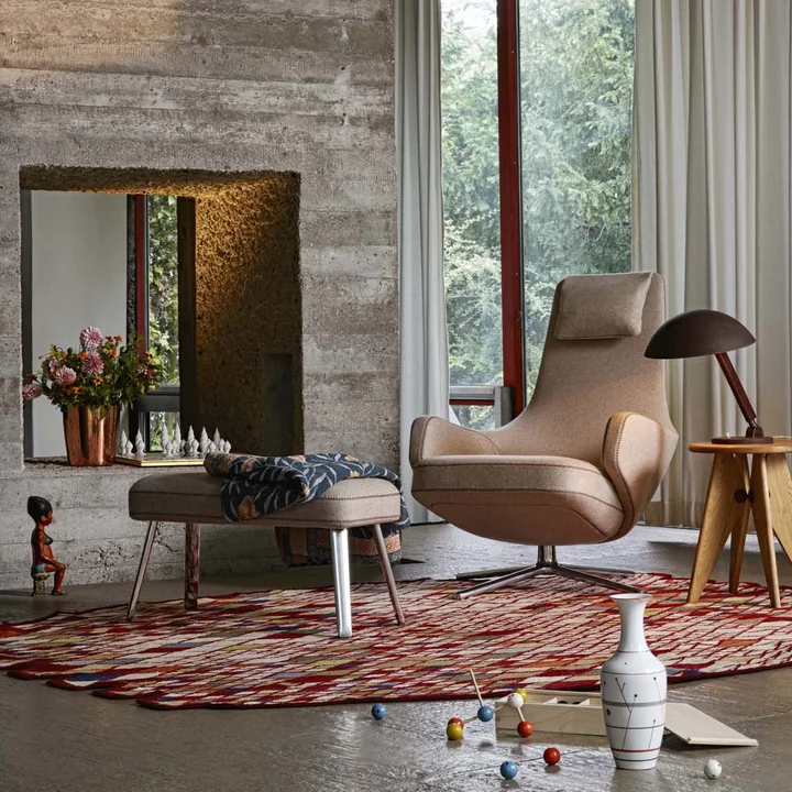 Vitra - Repos Sessel und Ottoman, Leder premium sand, Aluminium poliert (Filzgleiter)