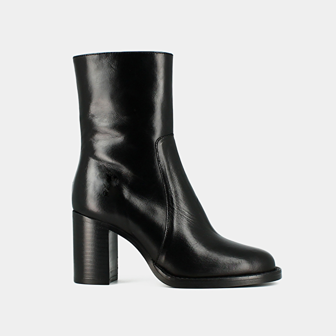 Bottines à talons et surpiqûres  en cuir noir