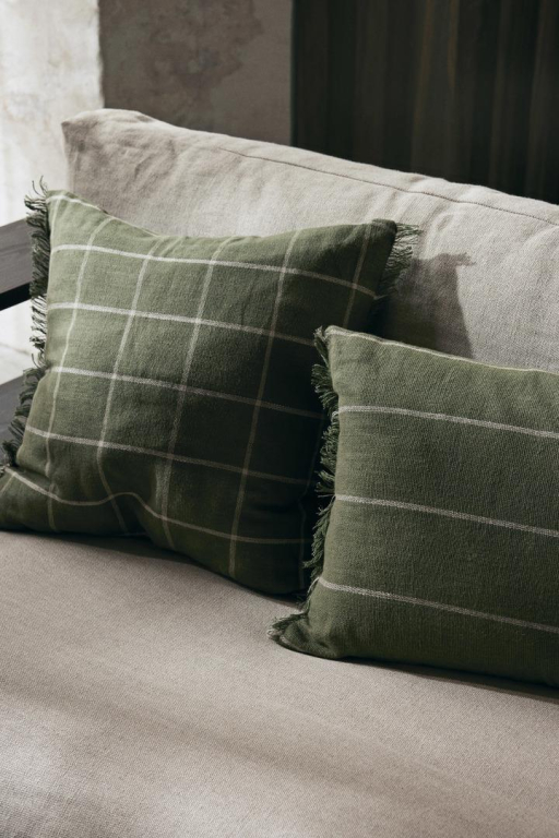 Ferm Living Calm kussen 40x60 olive/off-white