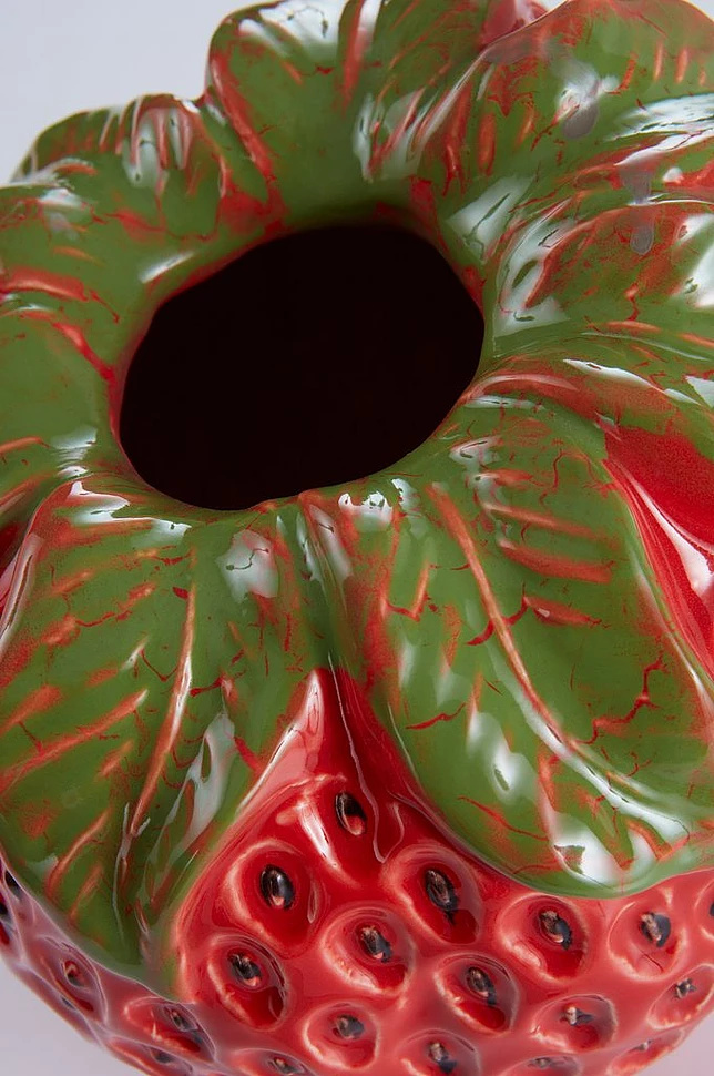 STRAWBERRY vase