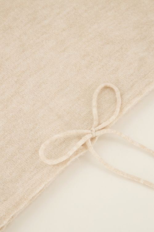 Beige trui met trekkoord