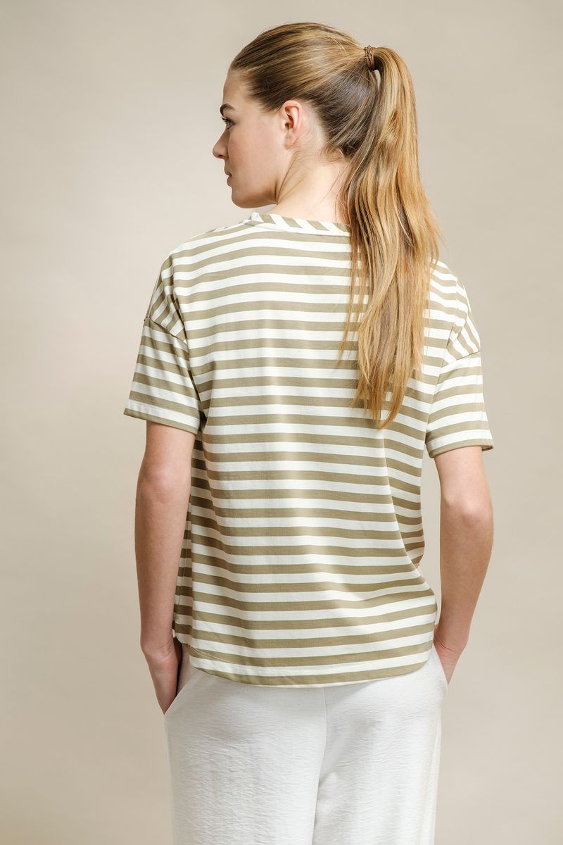 T-SHIRT RISCAS COM BORDADO
