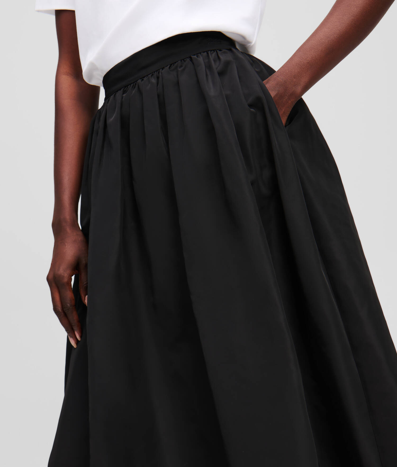 JUPE VOLUMINEUSE LONGUEUR MIDI - Noir