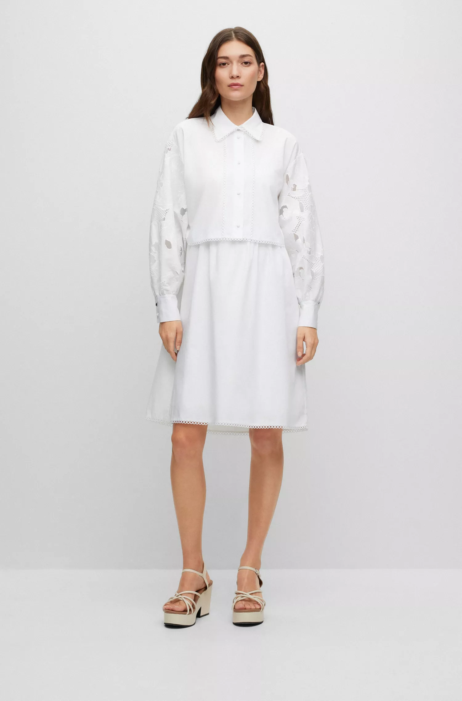 Vestido preto BOSS de corte relaxado em puro algodão com bordado inglês.