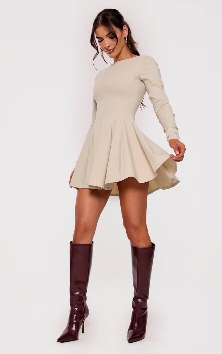 Gris Pierre Robe Droite Plissée À Manches Longues Et Col Bateau En Tissu Extensible