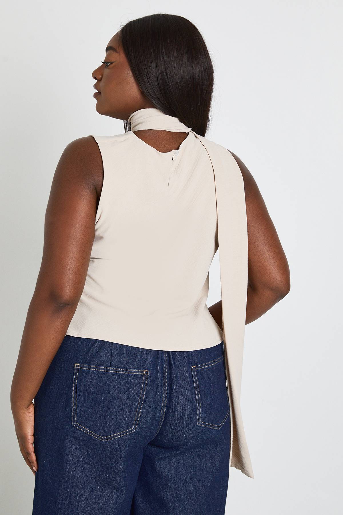 boohoo Haut Cache-cœur Grande Taille Avec Col Foulard