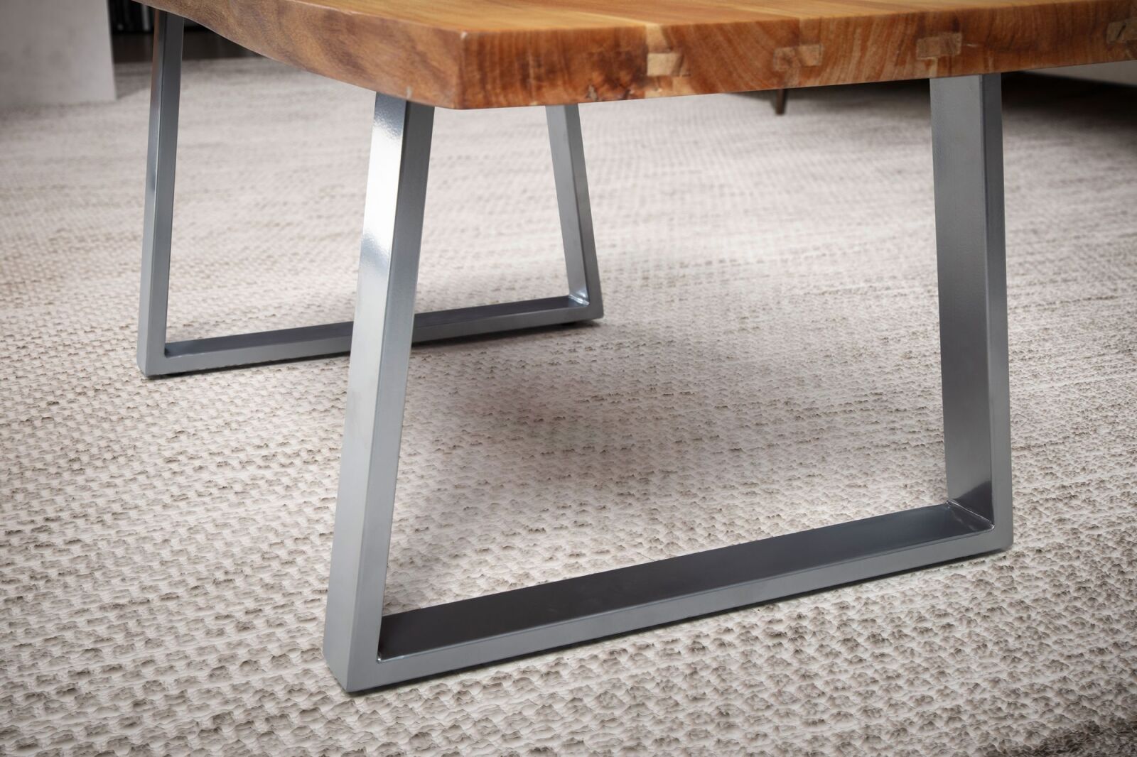 Couchtisch - Akazie massiv - Trapezgestell chromfarben - 120x60 cm