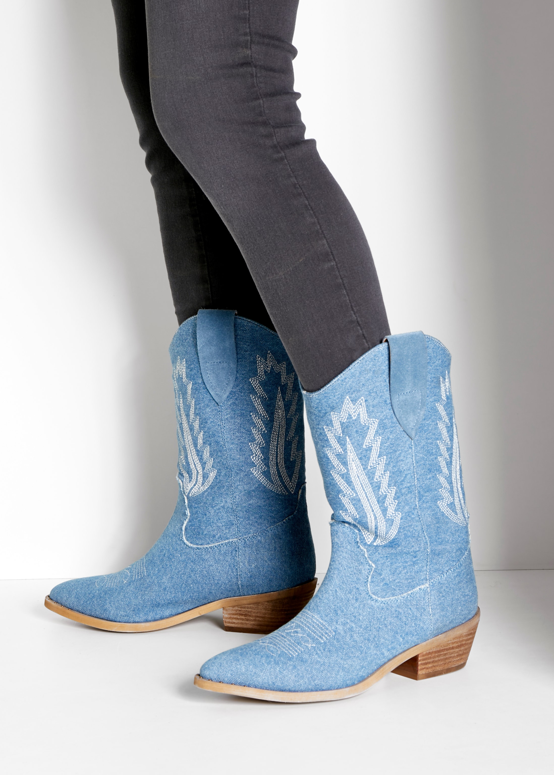 LASCANA Chelseaboots  Cowboy Stiefelette, Western Stiefelette, Ankleboots im Denim-Look