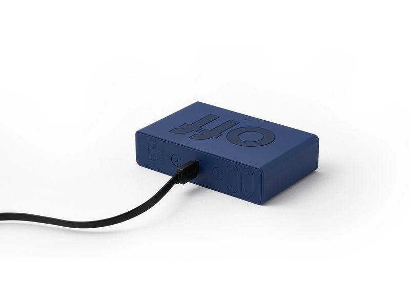 Lexon Digitalwecker Flip Classic Dunkelblau LCD-Wecker