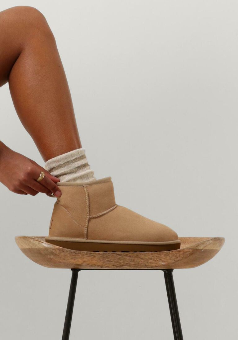 beige ugg vachtlaarzen w classic mini ii