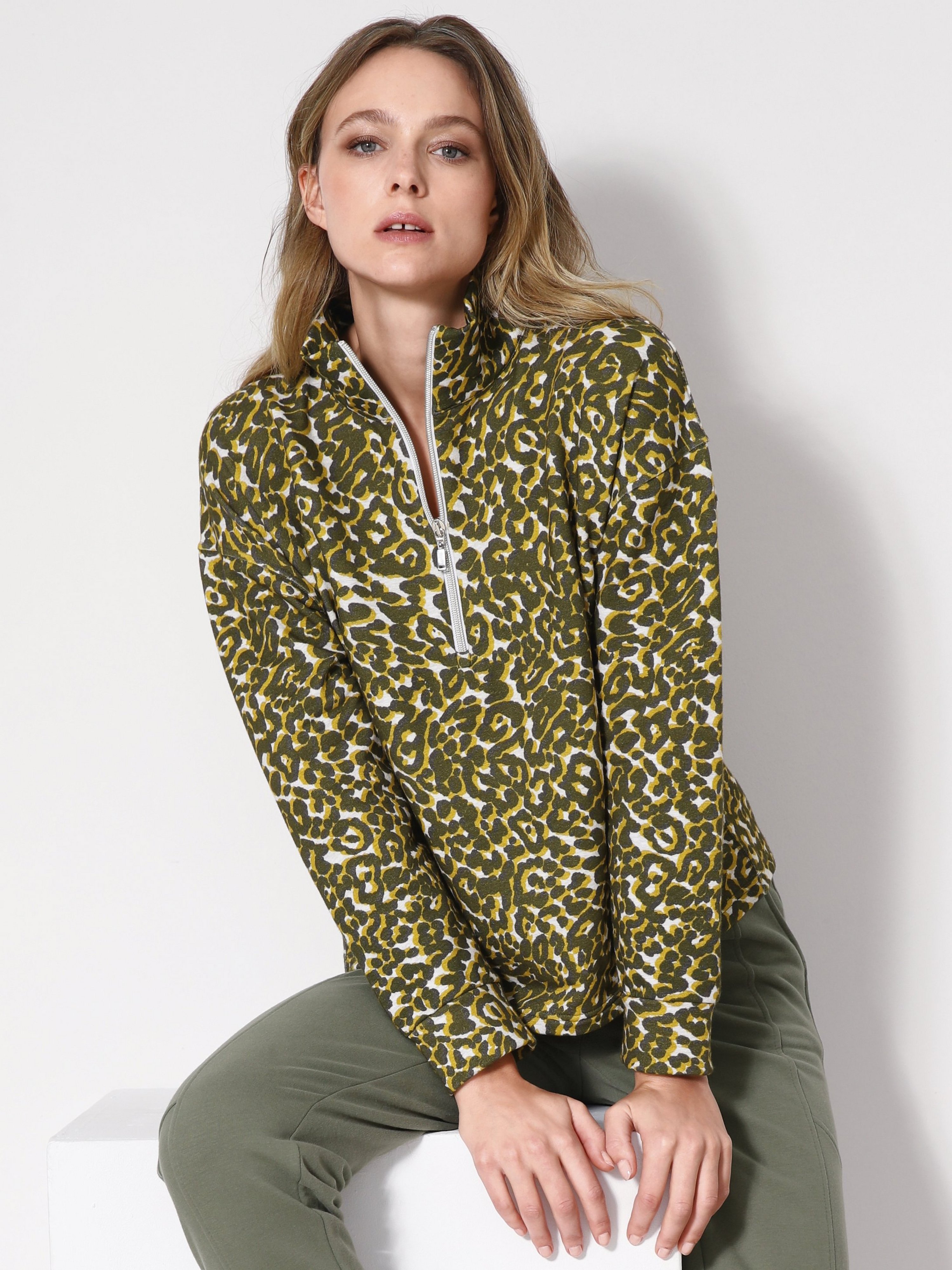 Sweatshirt