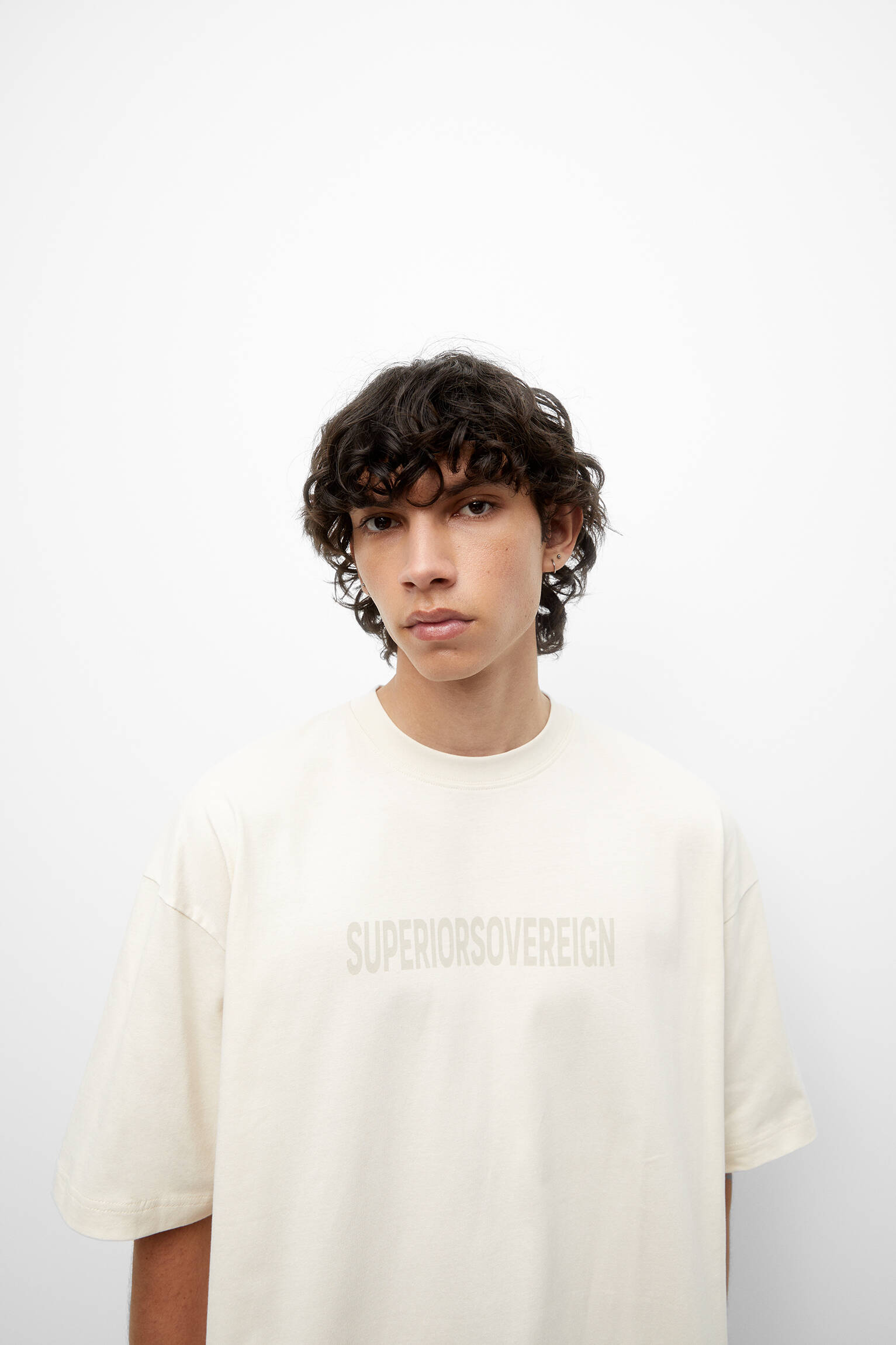 CAMISETA DE MANGA CURTA EXTRA SOLTA - BRANCA SUJA