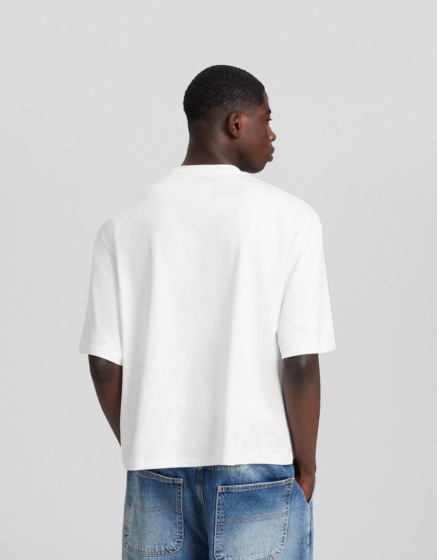 Camiseta cropped de manga curta com modelagem quadrada