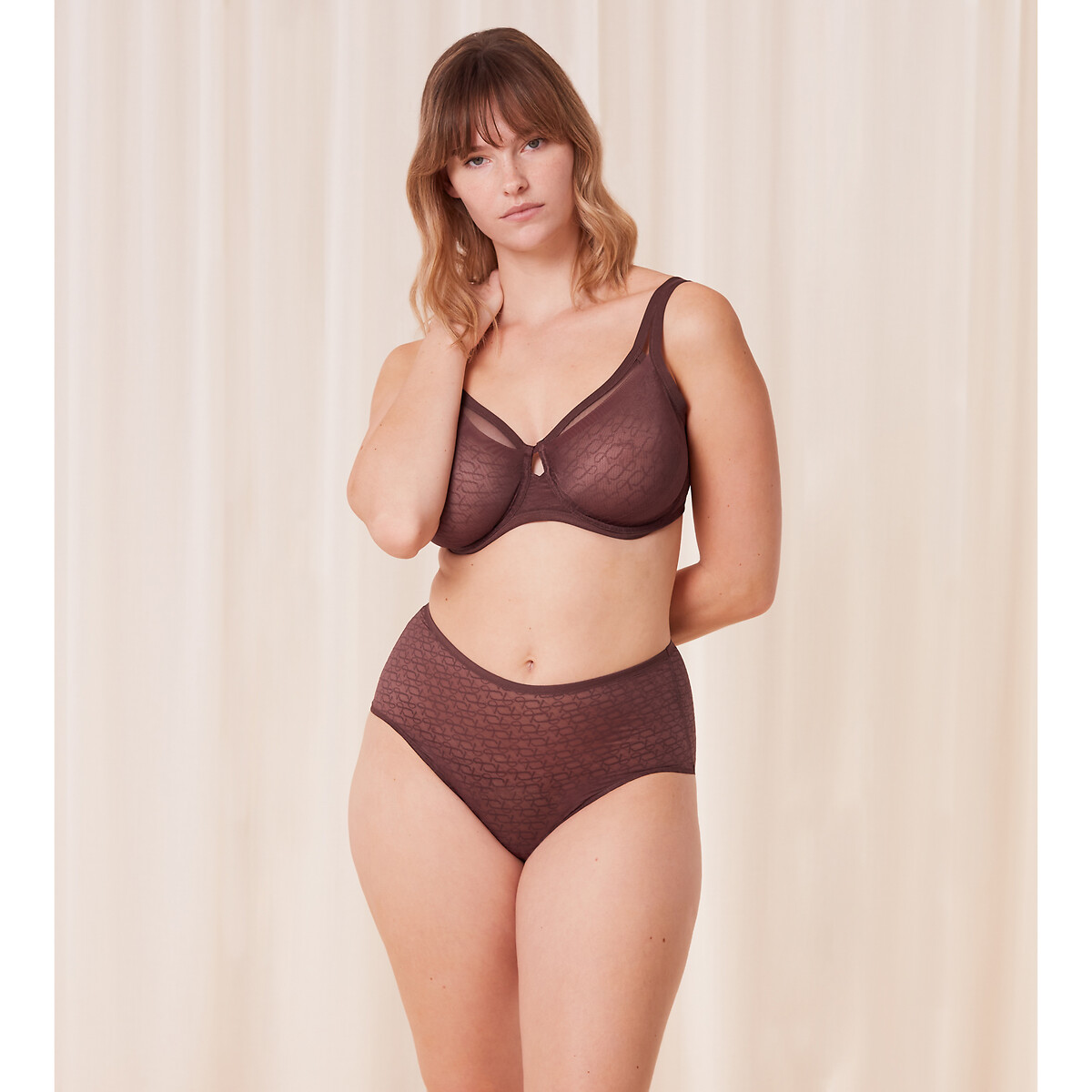 TRIUNFO<br>Hoge slip em Kant Signature Sheer