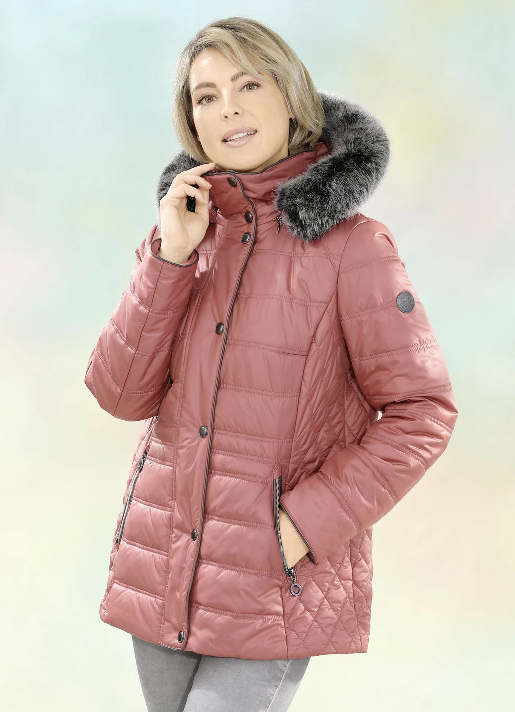 Jacke mit abnehmbarer Kapuze
