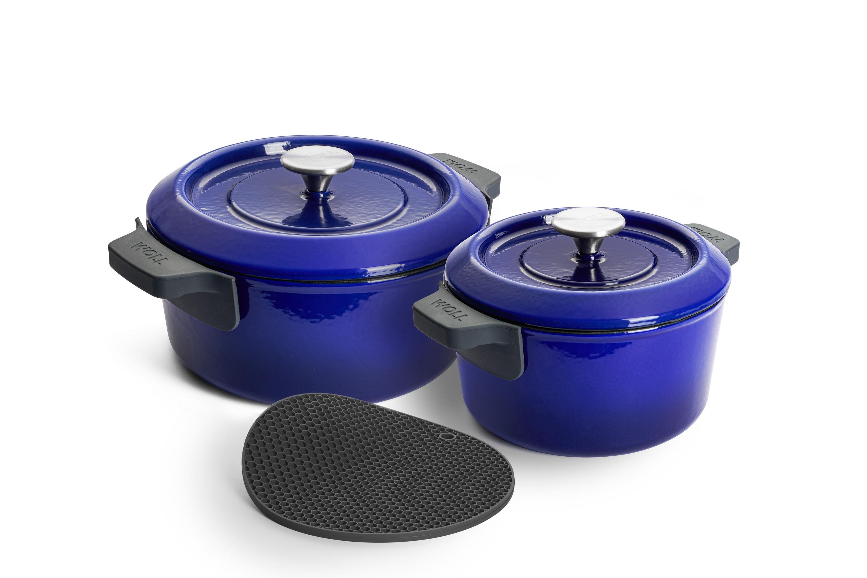 Iron Topf-Set, Ø 24 + 20 cm, mit Silikon-Untersetzer - Farbe: Cobalt Blue von WOLL