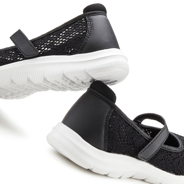 LASCANA Slipper  Halbschuh superleicht und bequem mit modischer Spitze VEGAN