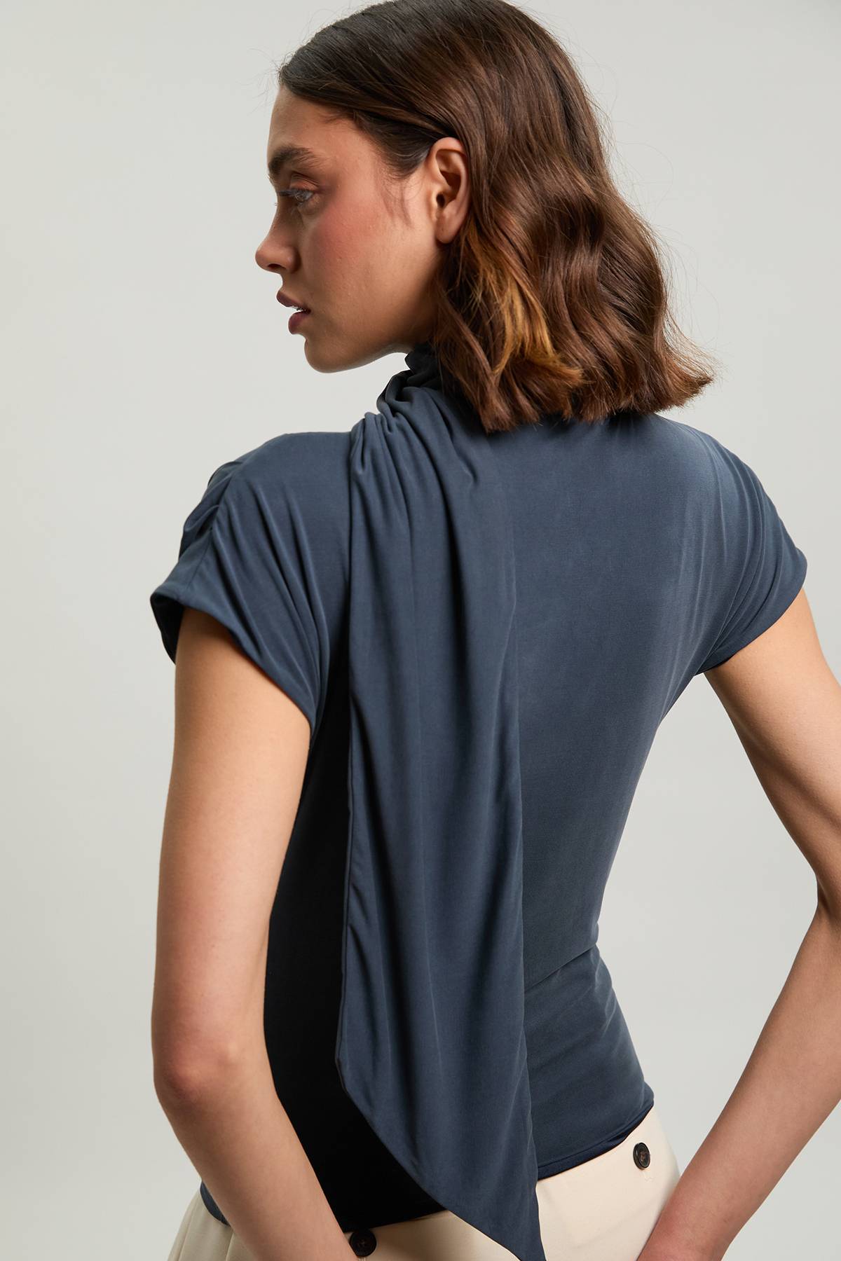KarenMillen Haut En Jersey À Col Bénitier Avec Détail De Lien Noué
