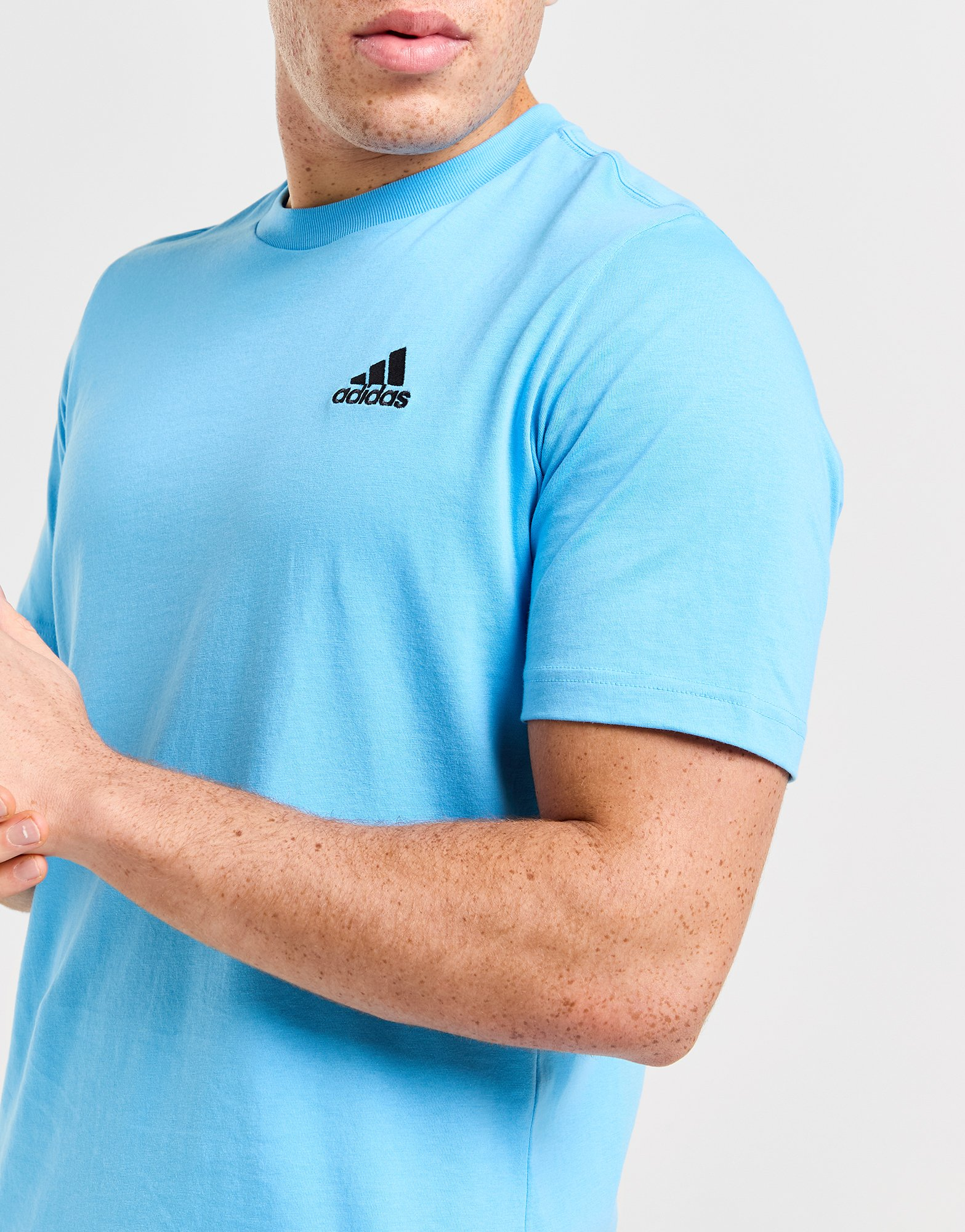 adidas T-shirt en jersey à petit logo brodé Essentials