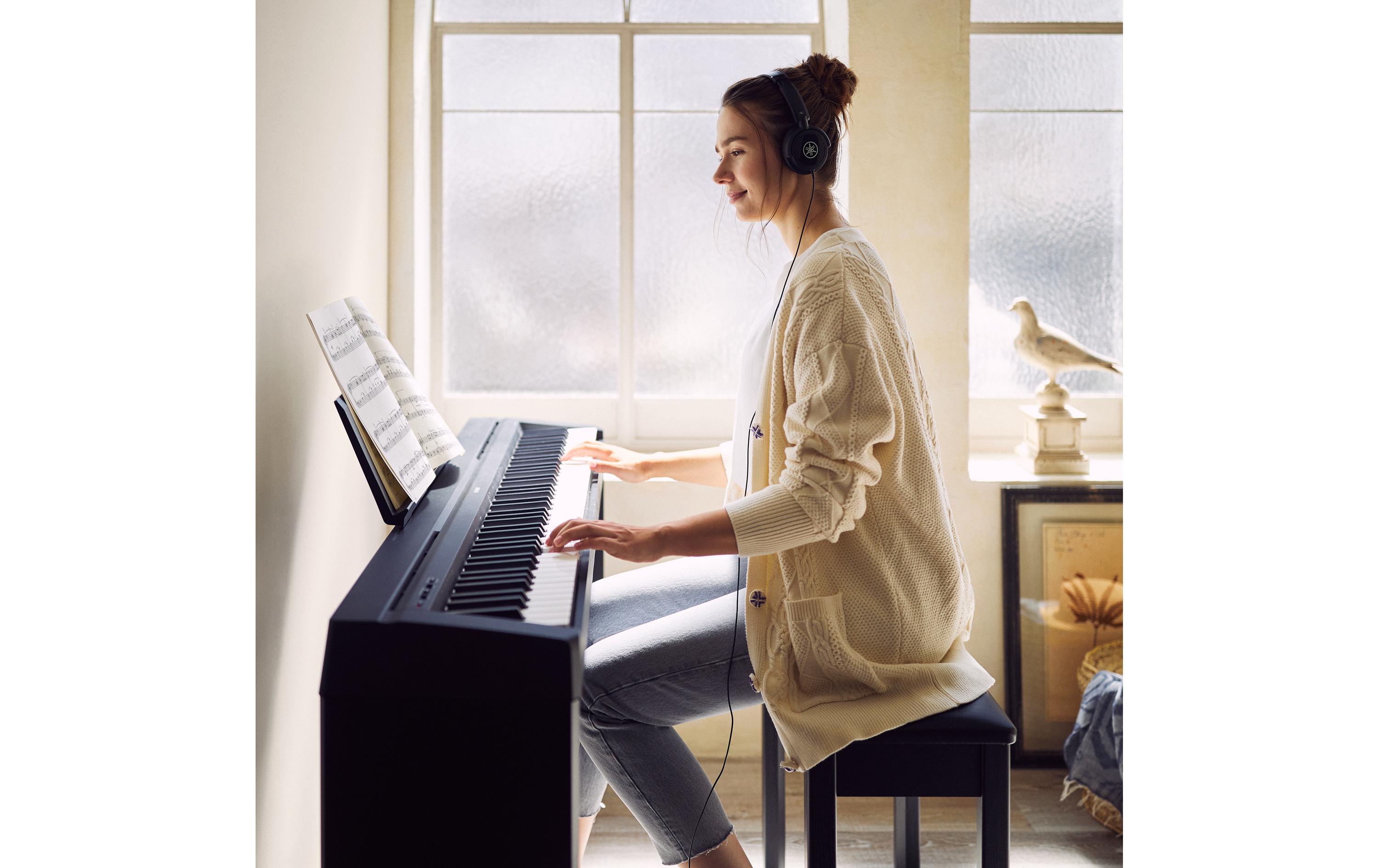 E-Piano P-45B Schwarz<br>Authentisches E-Piano mit natürlichem Spielgefühl