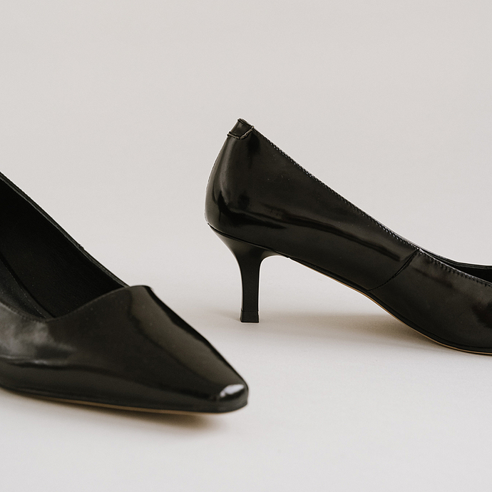 Escarpins à petits talons  en cuir glacé noir