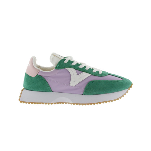 Chinelo Victoria Cosmos em nylon com sola serrilhada e forro atoalhado.