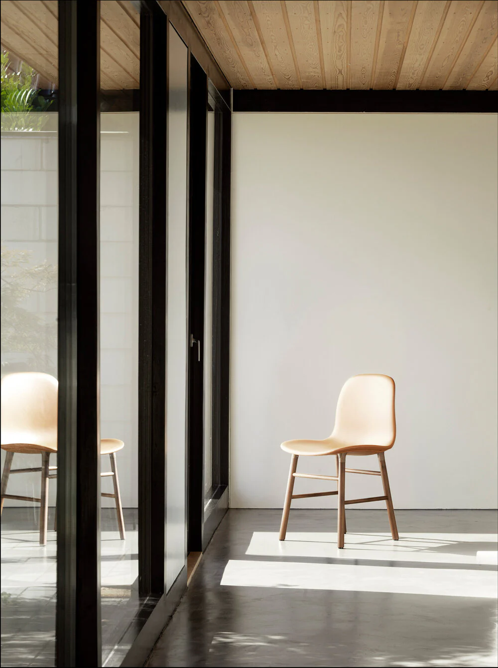 Normann Copenhagen  Form chair, sort/hvid