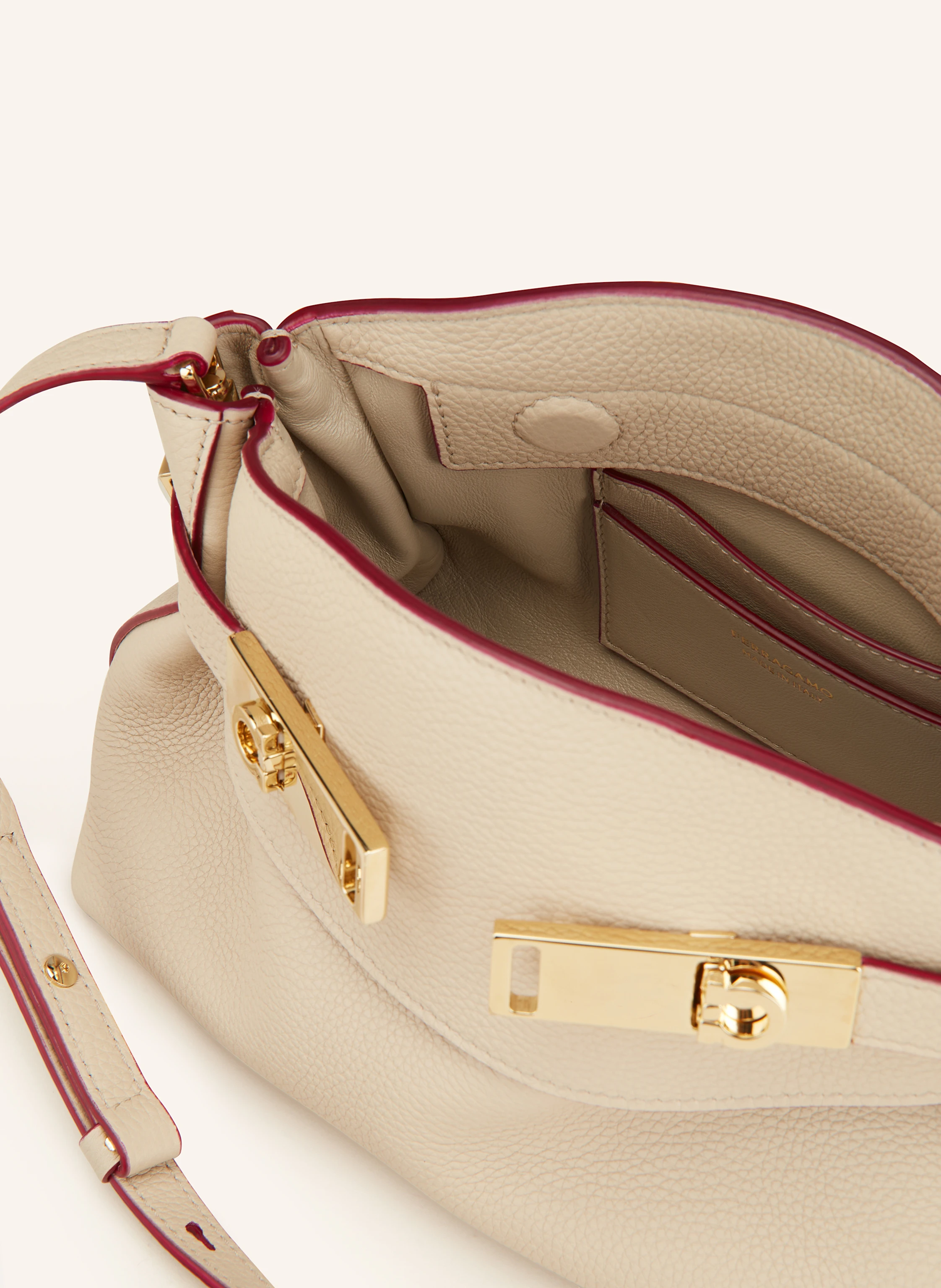 FERRAGAMO Handtasche HUG