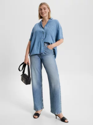 Camisa jeans de manga curta com modelagem relaxada