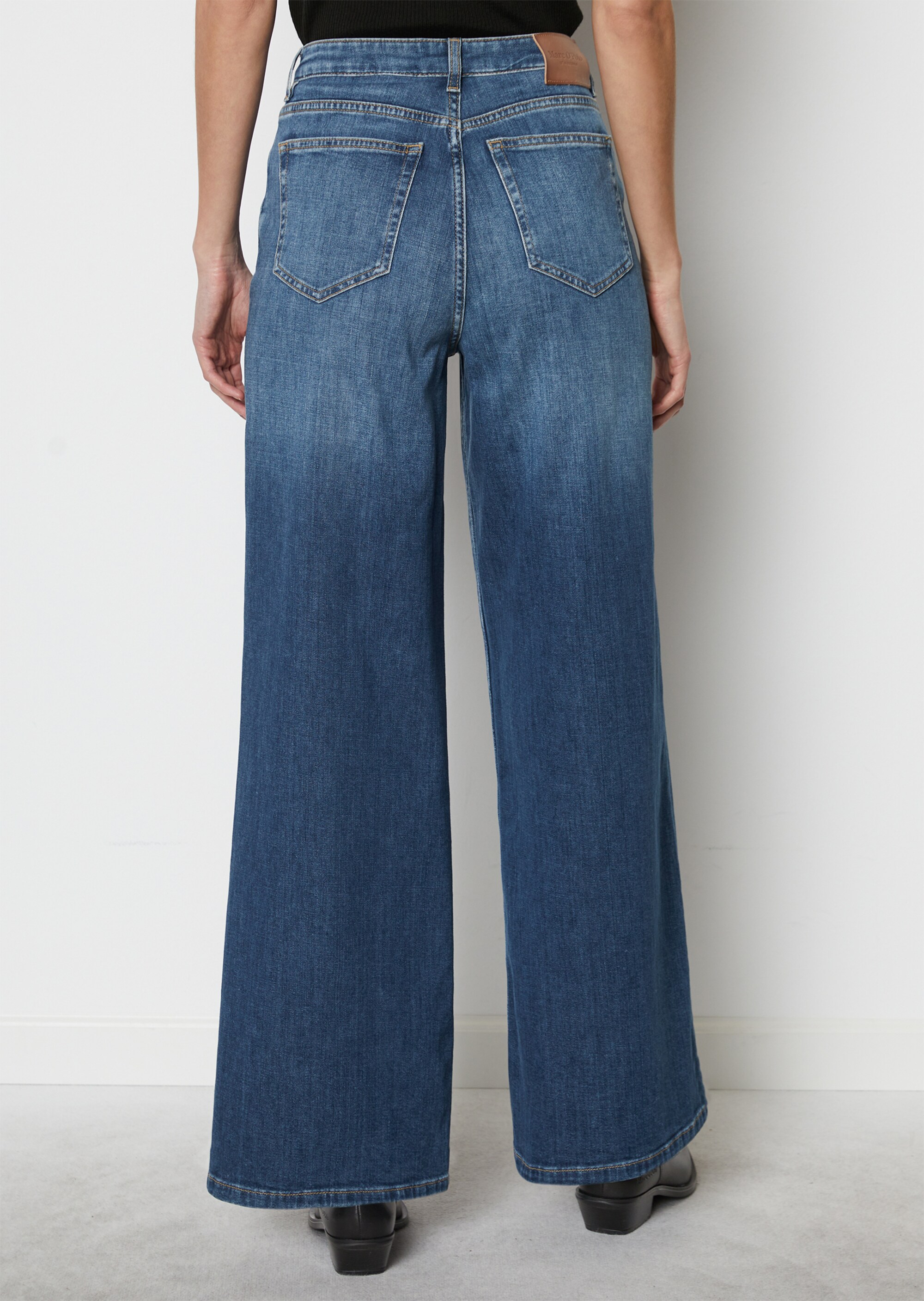 Ausgestellte High Waist Jeansaus Cashmere Touch Denim