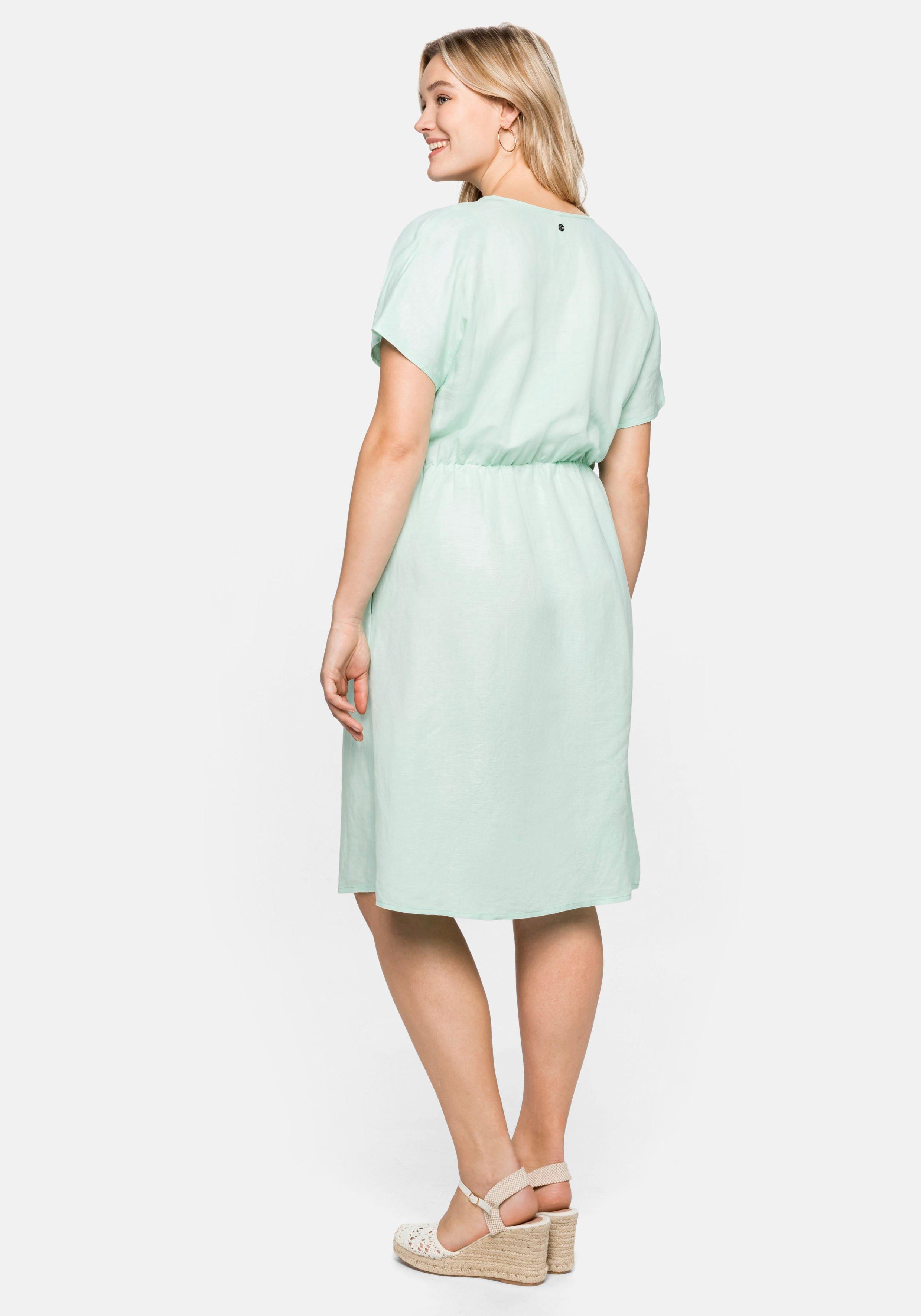 Kleid in Wickeloptik, mit V-Ausschnitt
