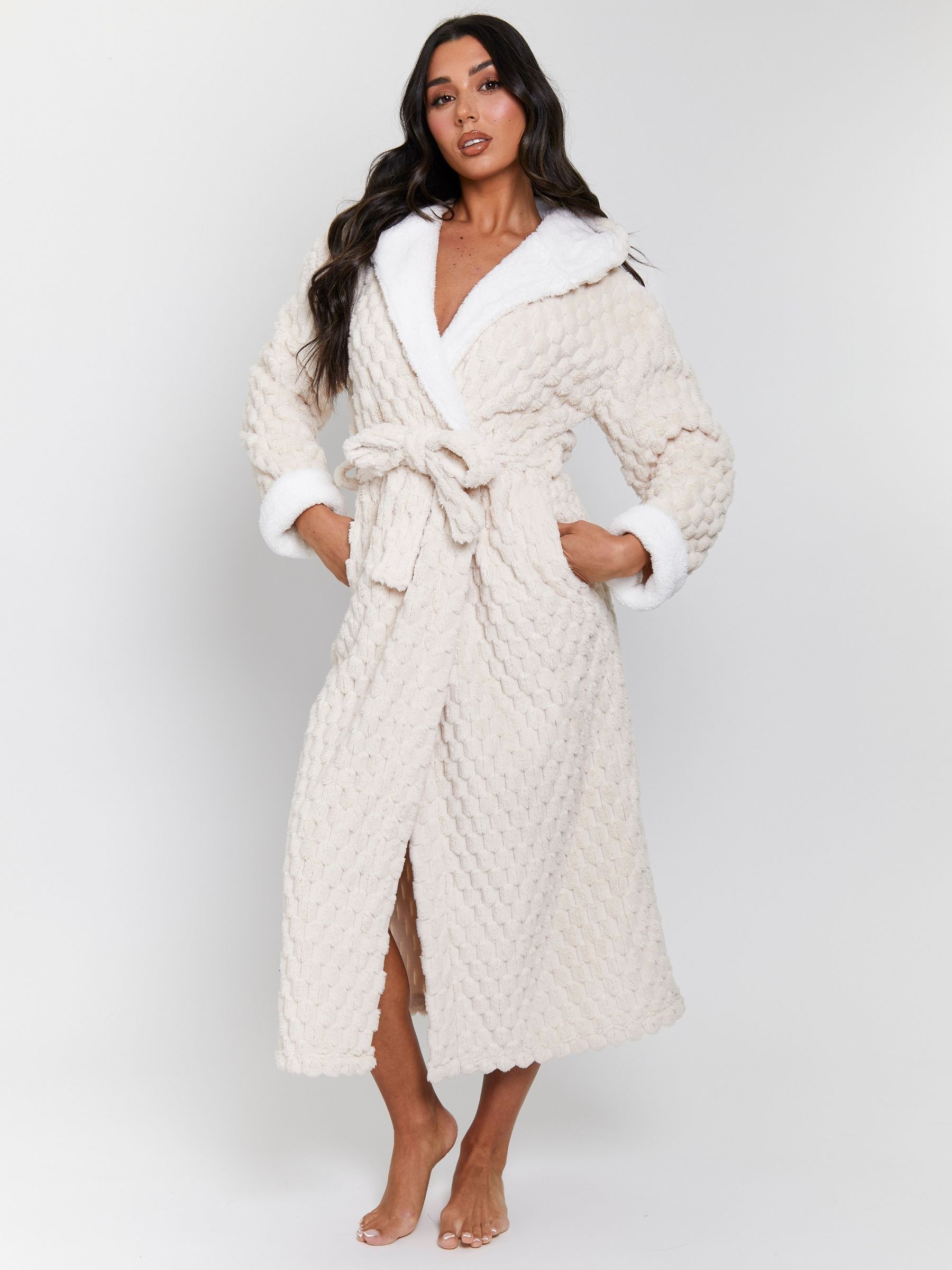 Crème - Loungeable - Geometrische luxe fleece maxi-badjas met capuchon