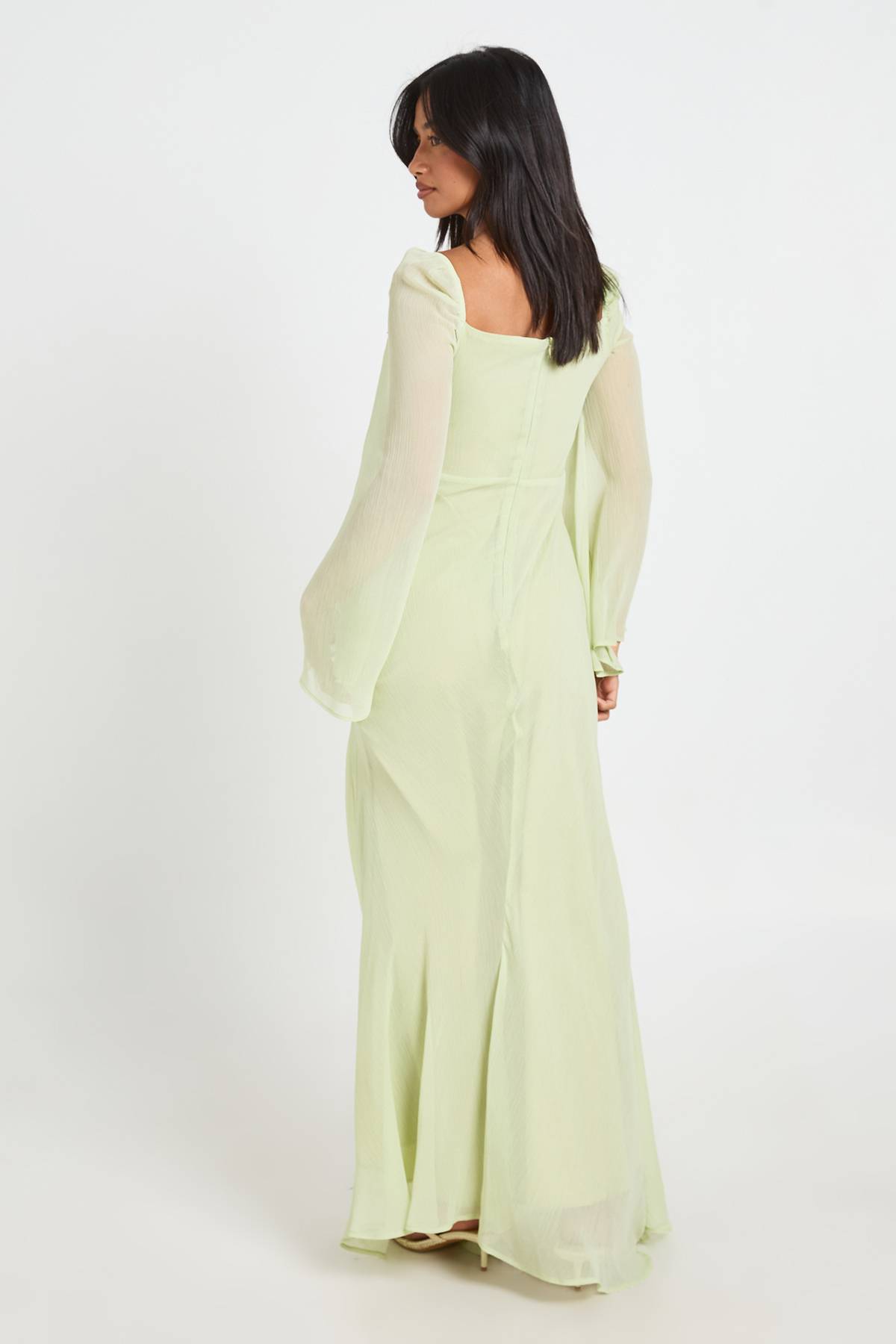 boohoo Robe Maxi En Mousseline À Volants Et Décolleté Plongeant Petite