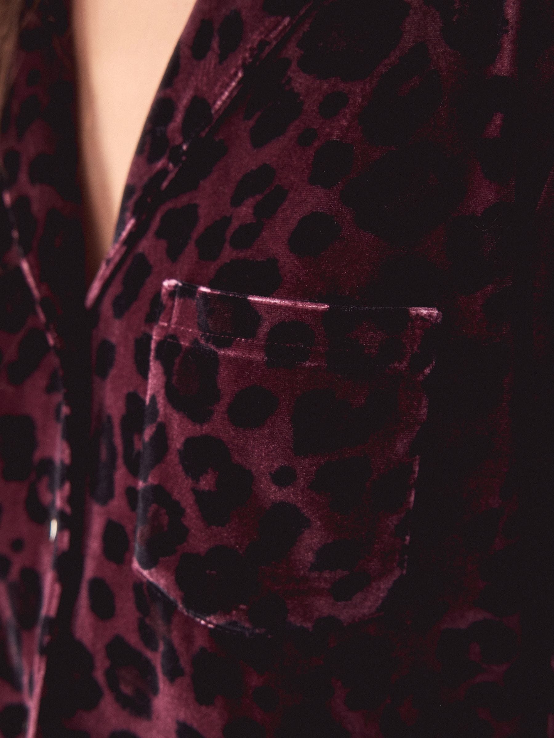 Paars met dierenprint - Comfortabele pyjama met doorlopende knopen