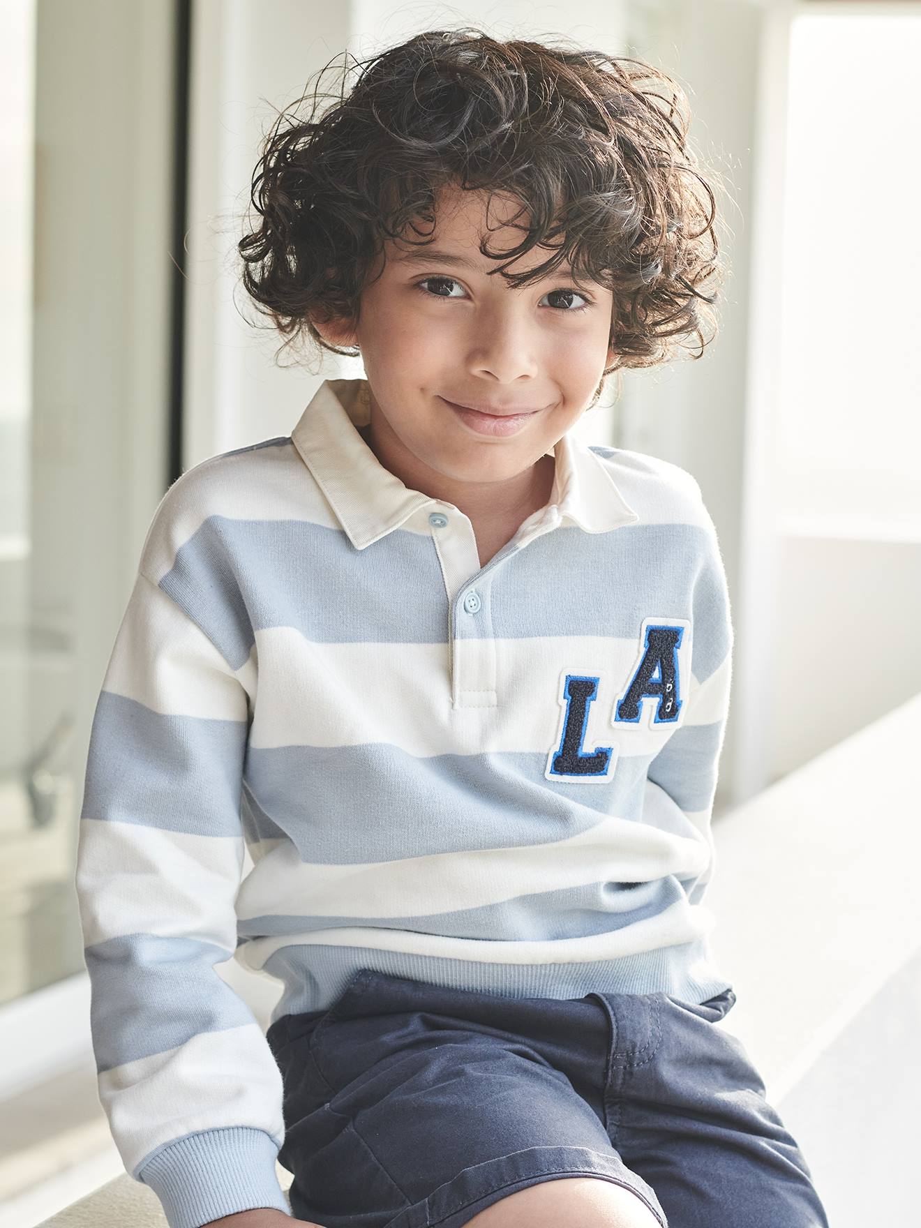 Camisa polo listrada estilo universitário para meninos, listras azuis