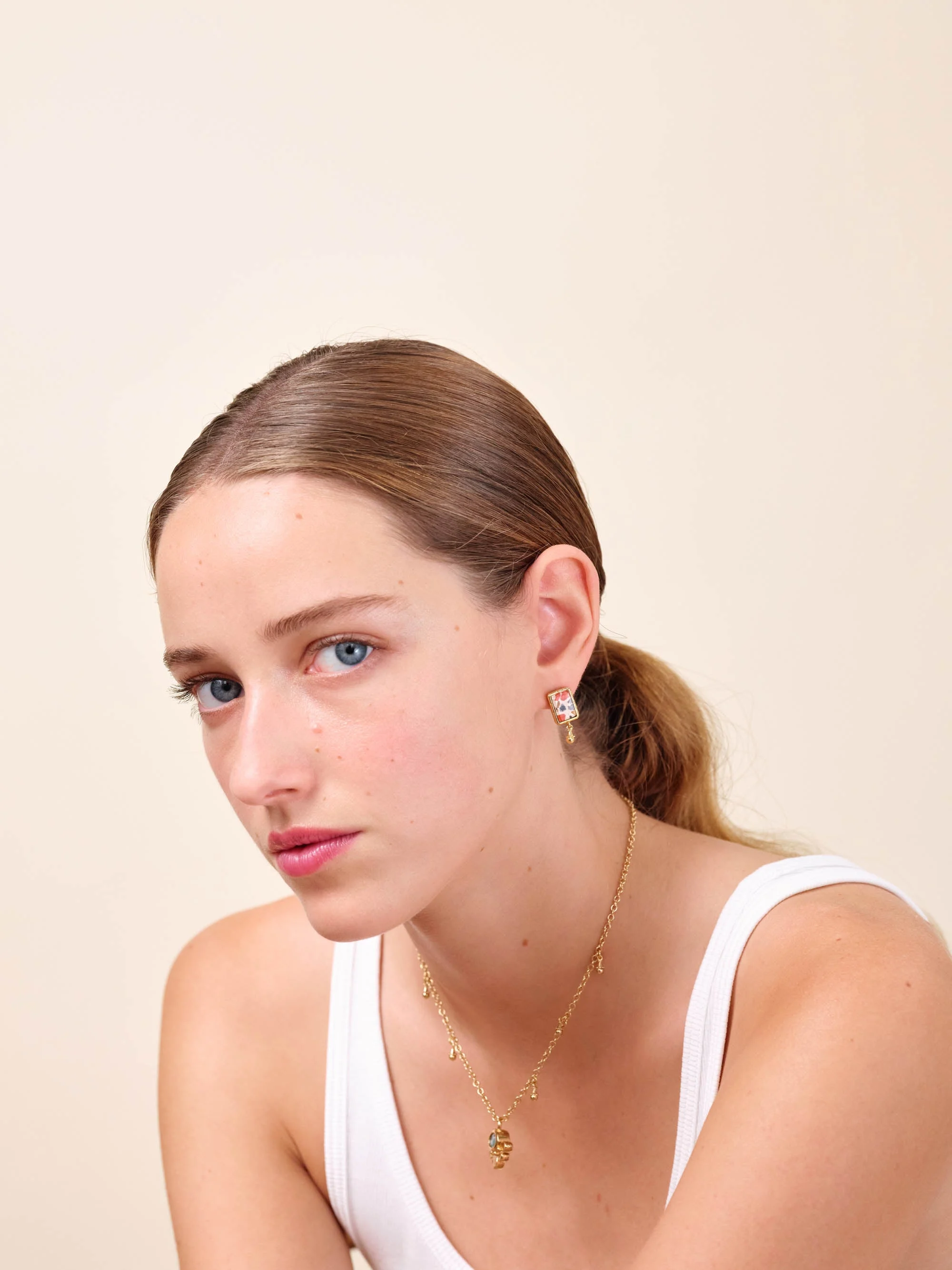 Boucles d'oreilles tiges terrazzo et perle dorée | Multicolore