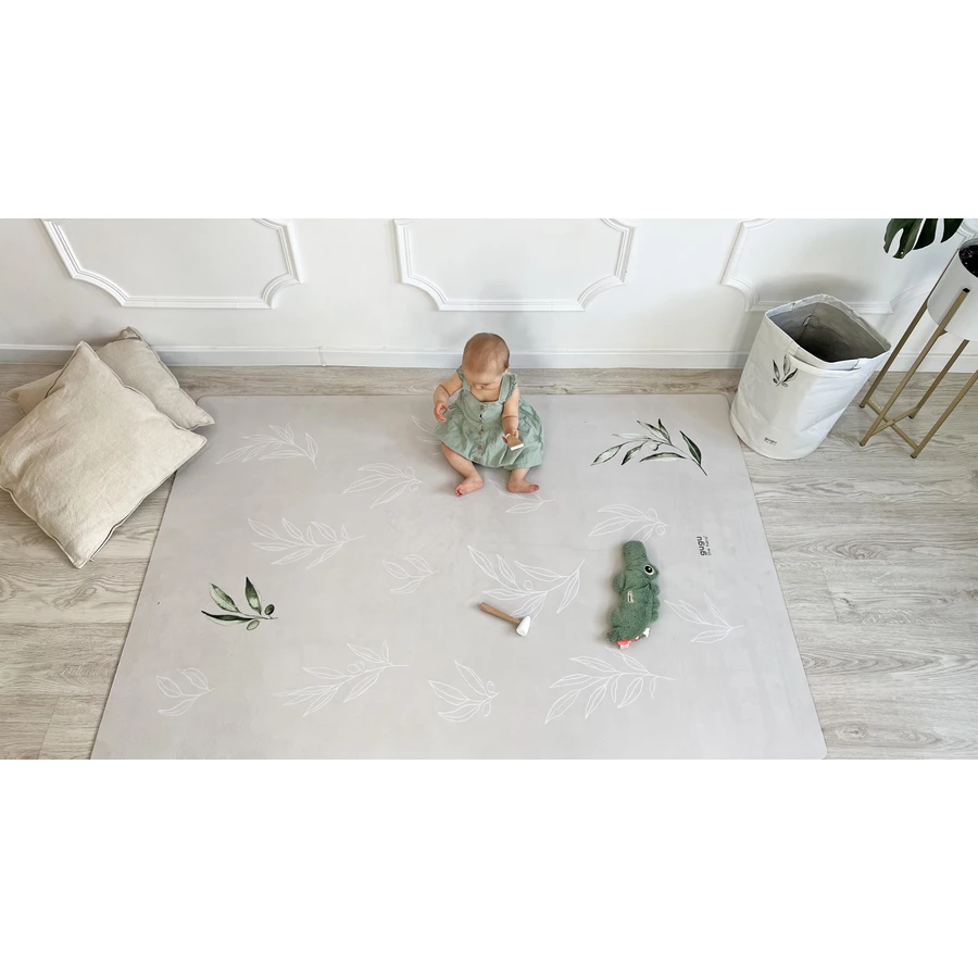 gugu the hero Spielmatte aus Naturkautschuk PRIME Olive Garden 118 x 180 cm