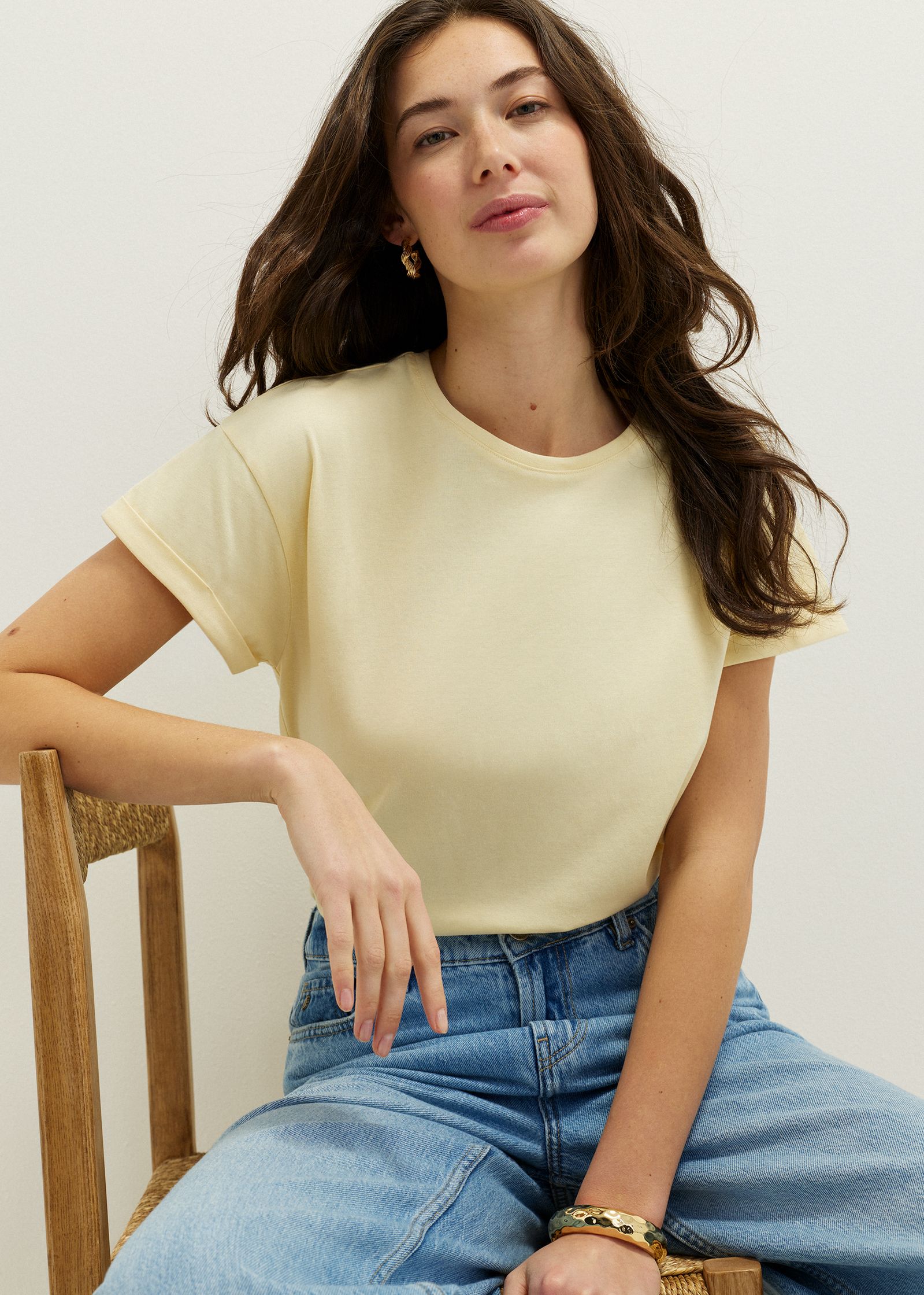 Basic T-shirt met opgerolde mouw