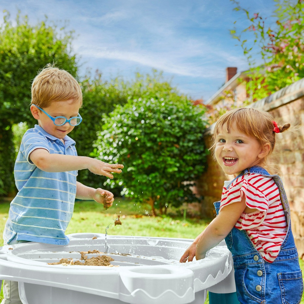 Sand- und Wassertisch mit Zubehör