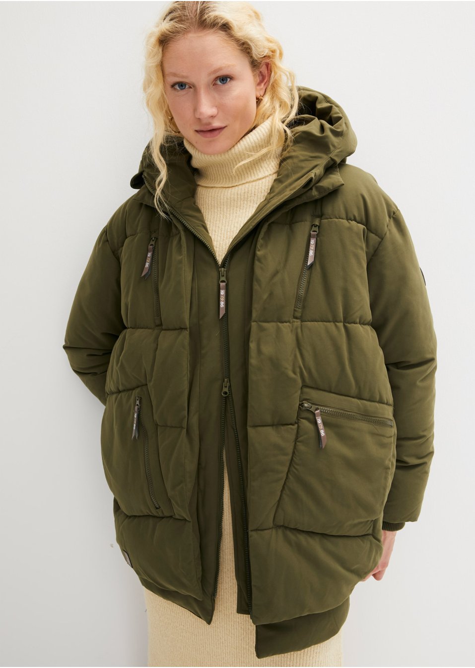 Veste d'hiver oversized avec capuche en polyester recyclé