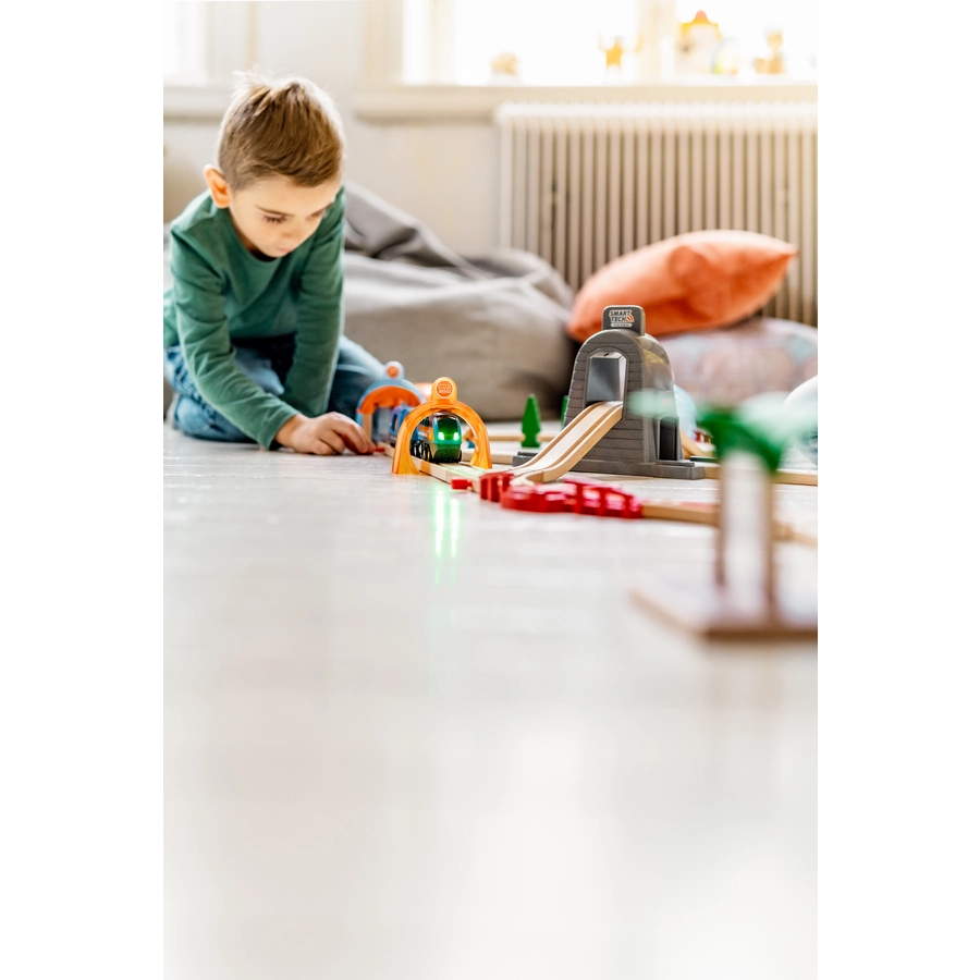 BRIO® WORLD Smart Tech Action Tunnel Station