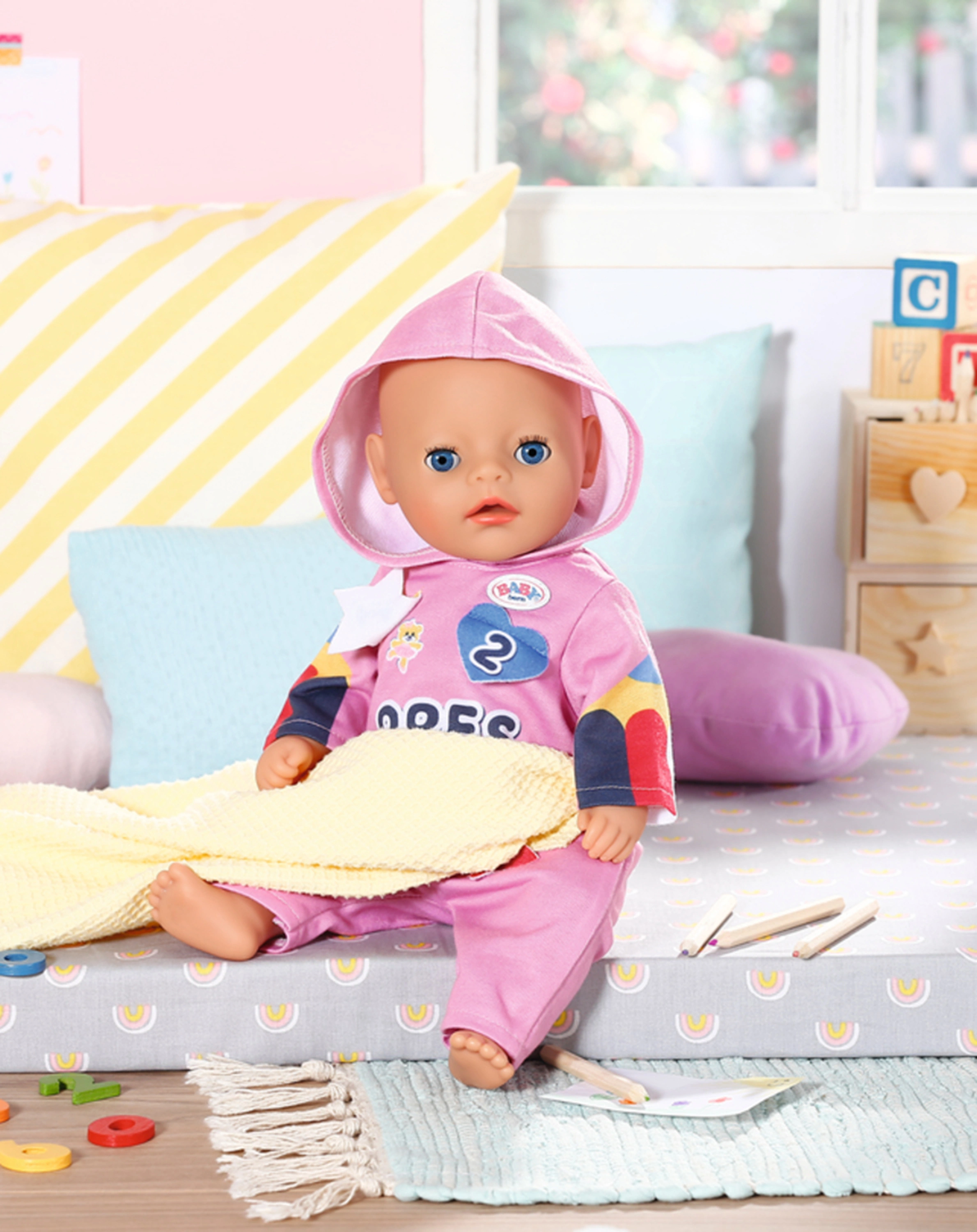 BABY born® Kindergarten Einteiler & Badges (36cm)