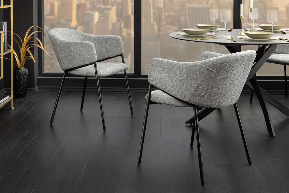 Design Stuhl NOBLESSE grau Chenille schwarzes Metallgestell