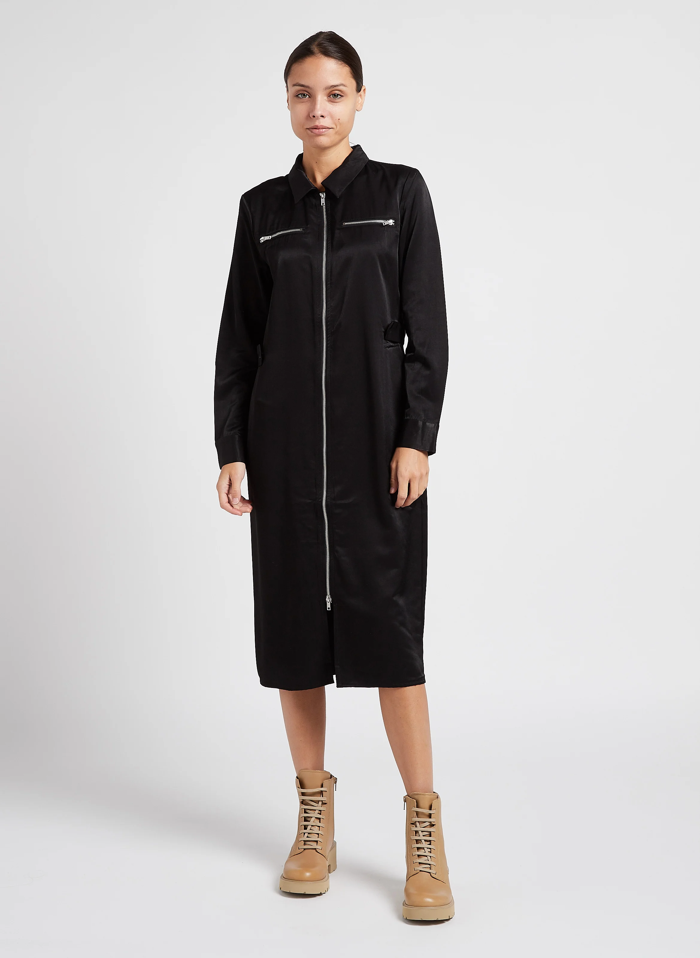 HERANA - Robe col classique satinée | Noir