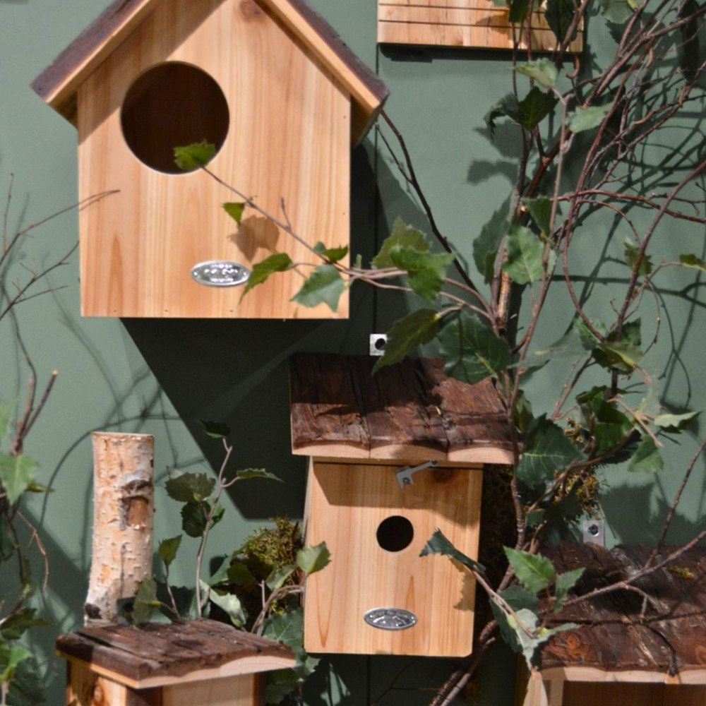 Nichoir pour oiseaux avec toît en écorce mésange charbonnière