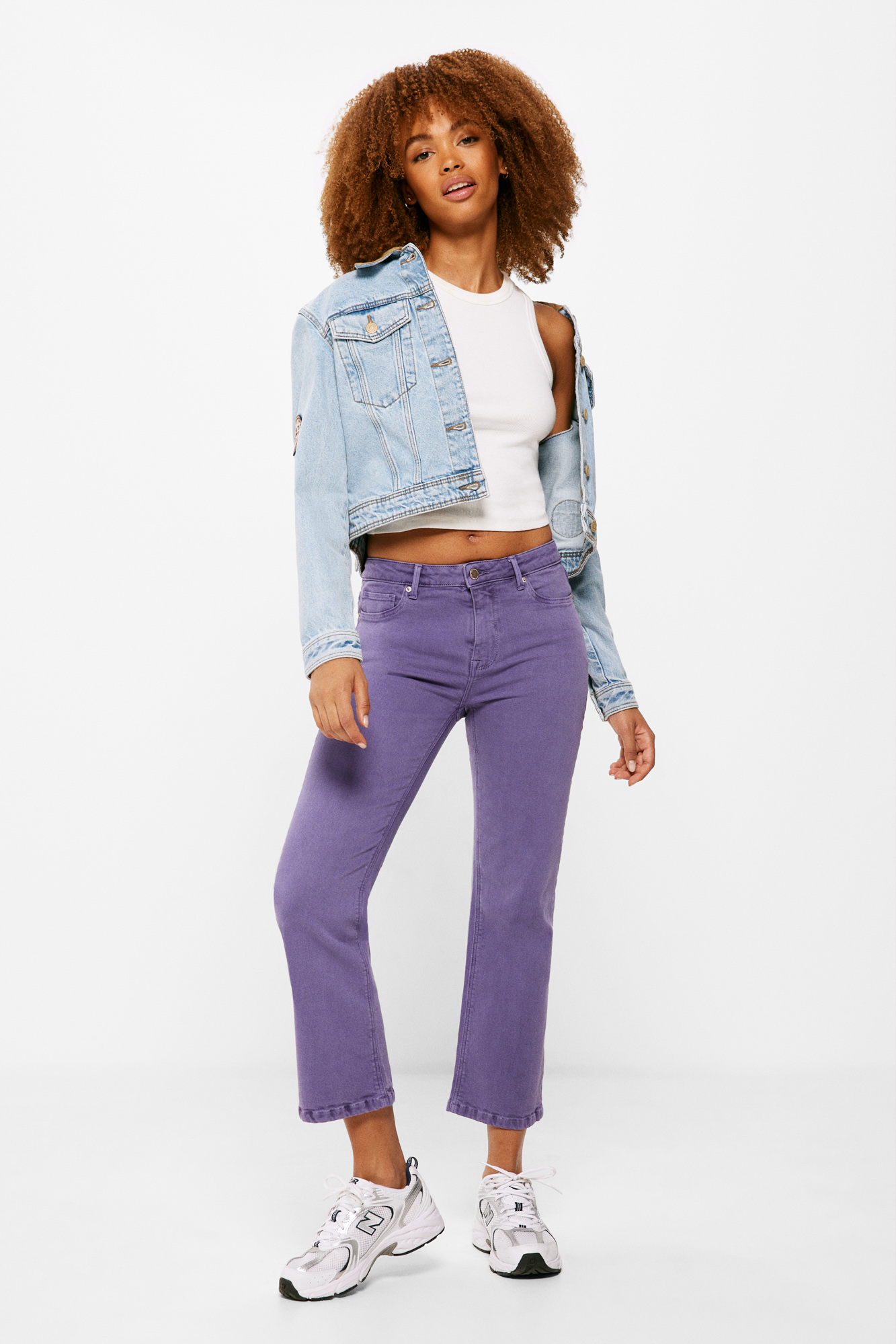 Calça jeans flare com lavagem sustentável