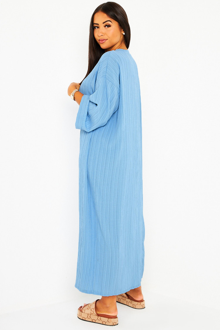 Robe bleue longue à couture en relief
