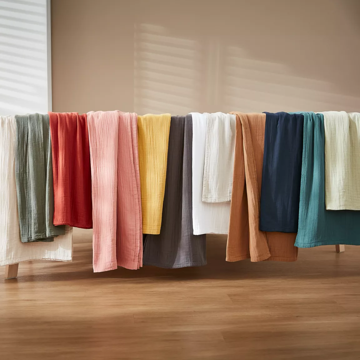 Rideau gaze de coton ajustable (140 x max 300 cm) Gaïa Jaune safran