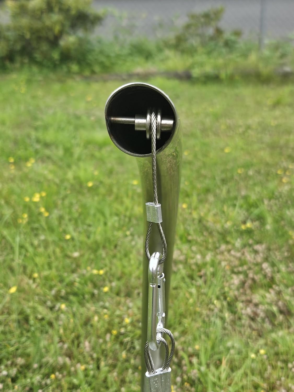HeRo24 Grillgalgen Schwenkgrill T210 – Grillgestell mit Erdspieß aus Edelstahl (3,5 cm Rohr) – inkl. 50 cm Edelstahl Grillrost – höhenverstellbar für Feuerstelle & Outdoor