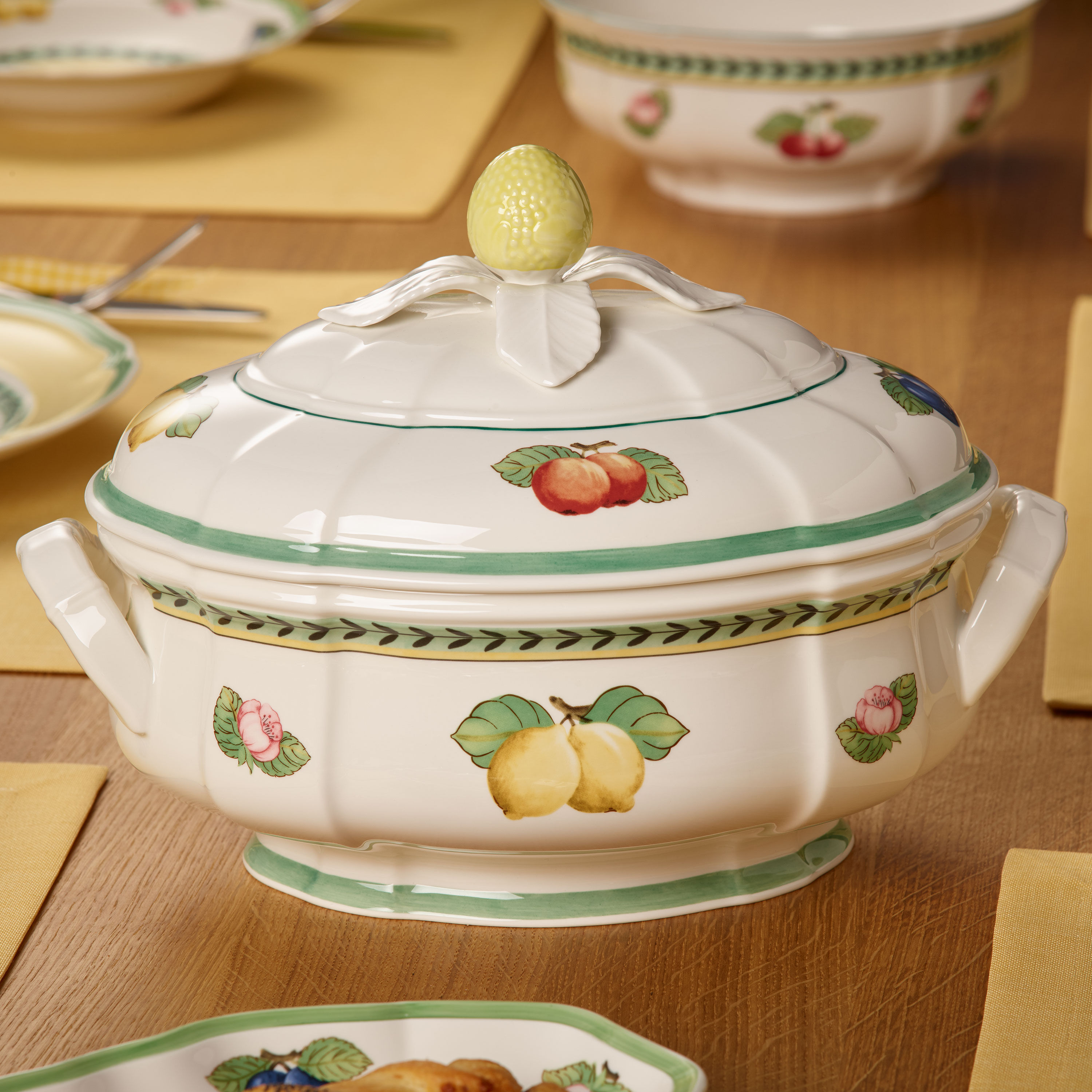 French Garden Tureen Multi-colored, 84.6 oz, Premium Porcelain